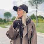 elegancka czapka z daszkiem