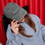 elegancka czapka z daszkiem